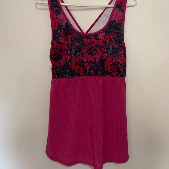 💋4/20 Work out tank fuschia and black - Picture 2 of 7